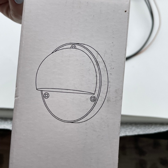 AQ Lighting, Set of 8 "Eyebrow" Deck Lights w/ stakes; 6 bulbs included; bronze - Picture 2 of 7